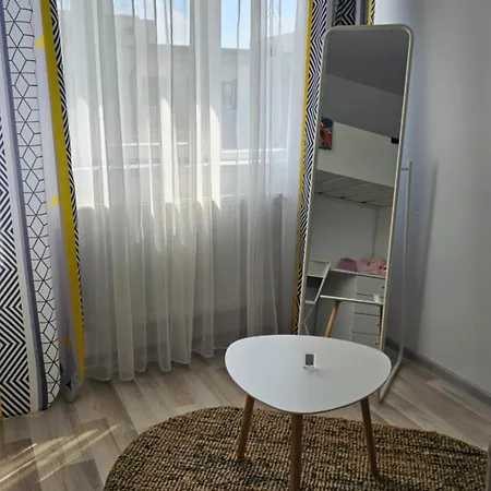 Modern Family Apartment, Free Parking, Self Check-in, Sleeps 5