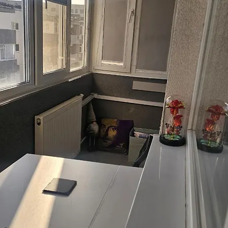 Modern Family Apartment, Free Parking, Self Check-in, Sleeps 5 布加勒斯特