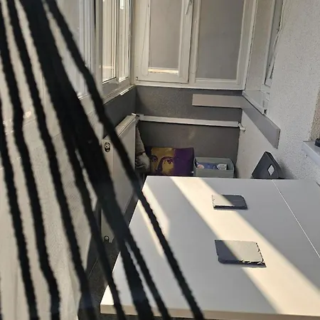 Modern Family Apartment, Free Parking, Self Check-in, Sleeps 5