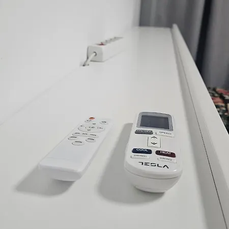 Modern Family Apartment, Free Parking, Self Check-in, Sleeps 5 Бухарест