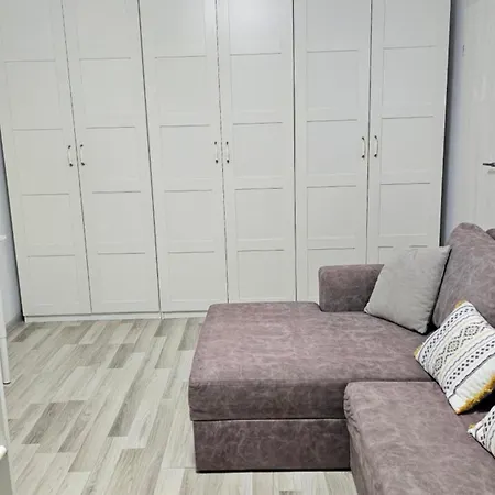 Modern Family Apartment, Free Parking, Self Check-in, Sleeps 5