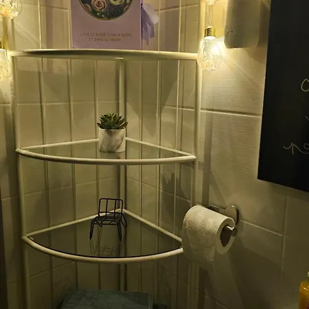 Апартаменти Modern Family Apartment, Free Parking, Self Check-in, Sleeps 5