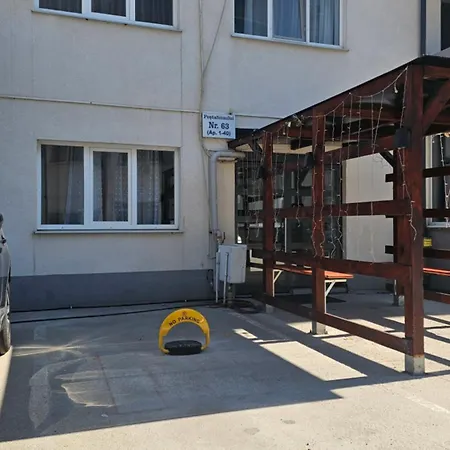 Modern Family Apartment, Free Parking, Self Check-in, Sleeps 5 Бухарест